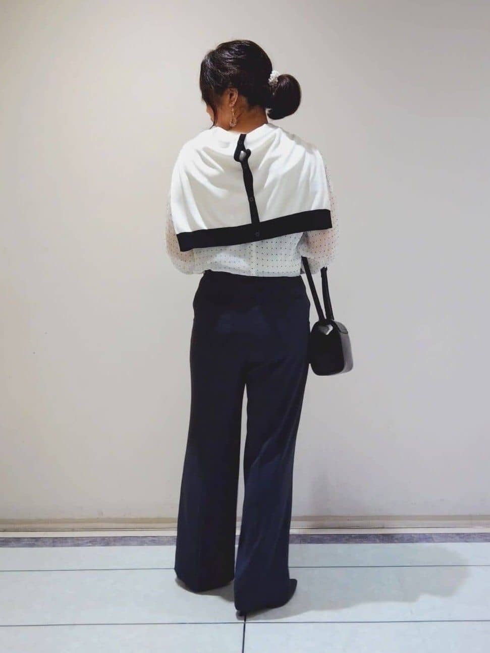 TOMOMIさんの「INDIVI｜【インナーで活躍／アンサンブル】クルーネック半袖ニット」を使ったコーディネート