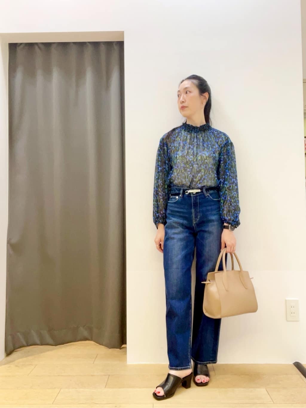 yukoさんの「INDIVI｜【秋映え柄/セットアップ可能】フラワーシフォンブラウス」を使ったコーディネート