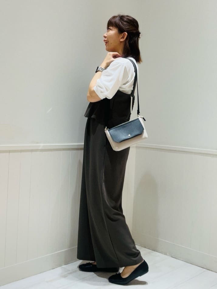 Kyonさんの「SHOO･LA･RUE｜【洗える/S-LL】ティアードフリルサロペット」を使ったコーディネート