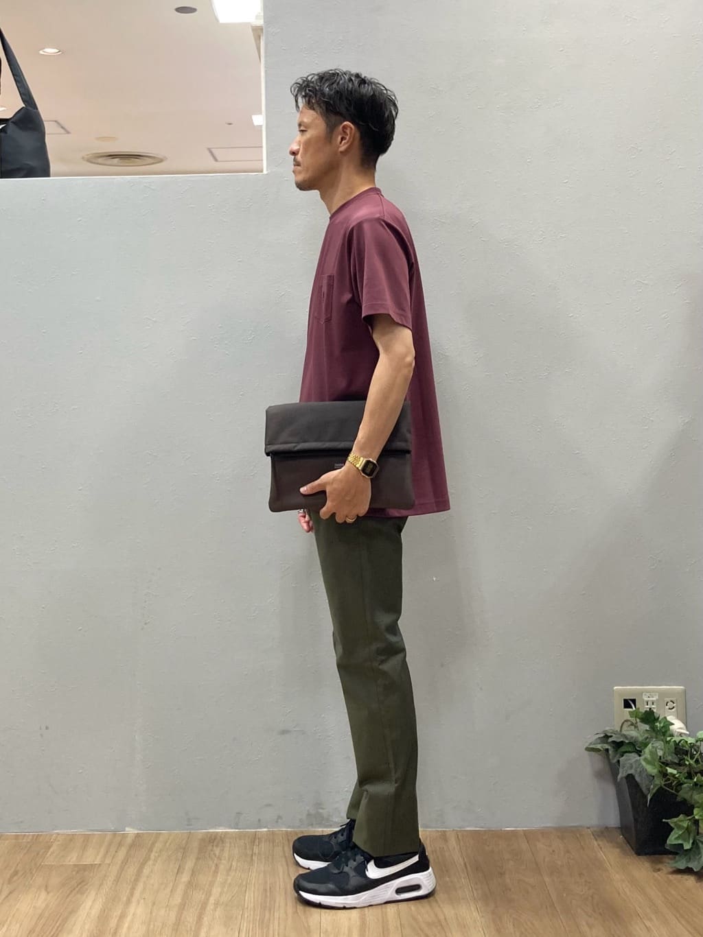 シュンさんの「TAKEO KIKUCHI｜【COOL CITY WEAR】ワンポイント刺しゅう ポケットTシャツ /接触冷感」を使ったコーディネート