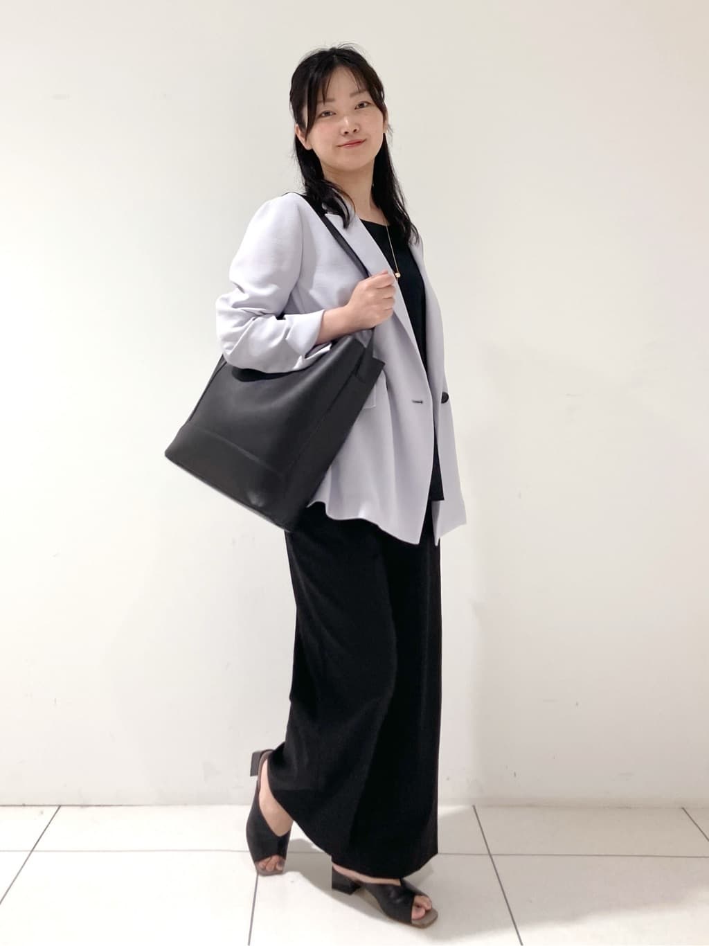 momokoさんの「INDIVI｜【着る日傘／遮熱／UVケア】ダブルジャケット」を使ったコーディネート