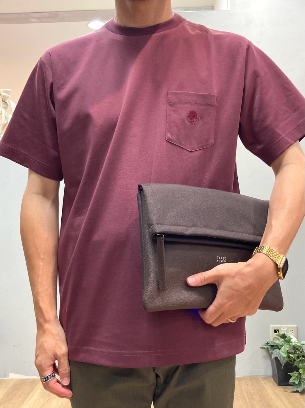 シュンさんの「TAKEO KIKUCHI｜【COOL CITY WEAR】ワンポイント刺しゅう ポケットTシャツ /接触冷感」を使ったコーディネート