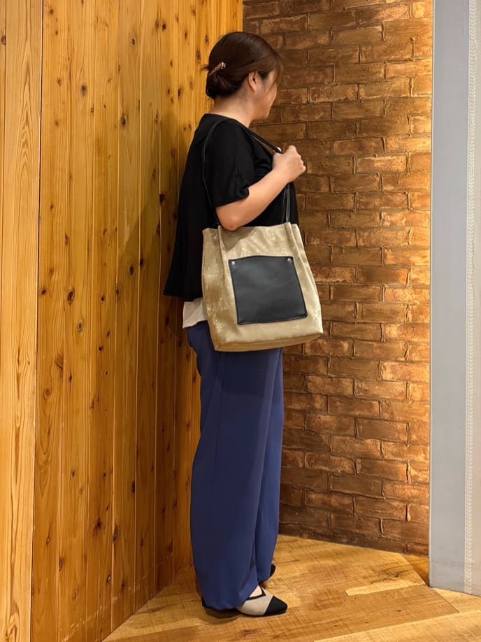 ゆかぴさんの「SHOO･LA･RUE｜【S-LL/ストレッチ】脚のラインを拾いにくい スマートワイドパンツ」を使ったコーディネート