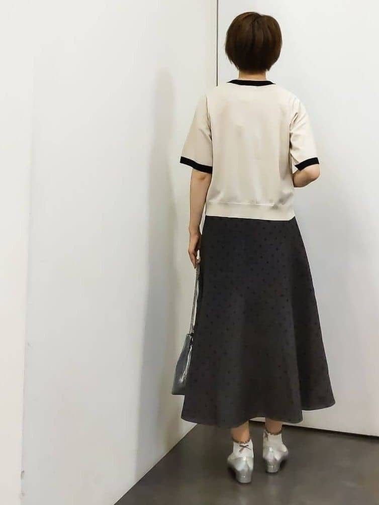 やまちゃんさんの「grove｜ドットで華やぐ　軽やかマーメイドスカート」を使ったコーディネート