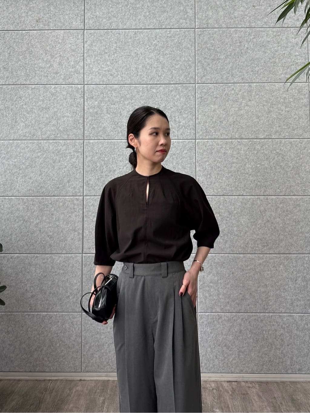 ひなさんの「INDIVI｜ボトルネックブラウス」を使ったコーディネート