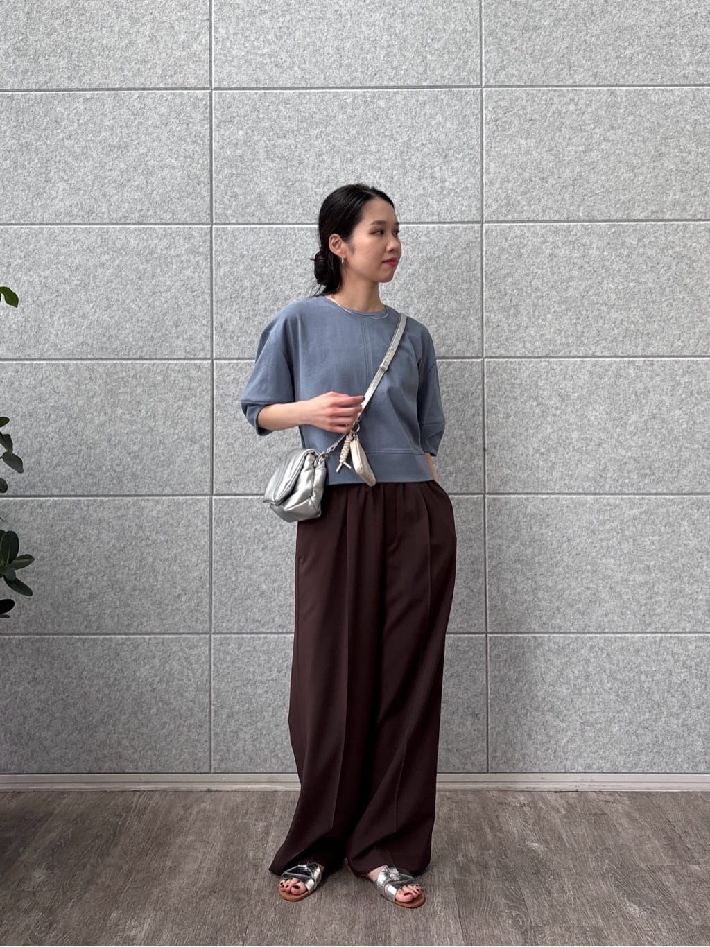 ひなさんの「INDIVI｜フォルムスリーブカットソー」を使ったコーディネート
