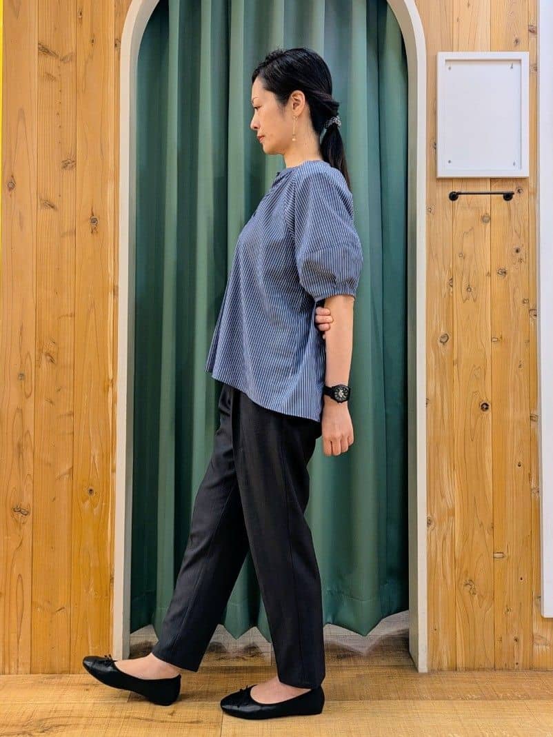 ショーコラさんの「SHOO･LA･RUE｜【S-LL/洗濯後しわになりにくい】ランタンスリーブで女性らしく 5分袖スキッパーブラウス」を使ったコーディネート