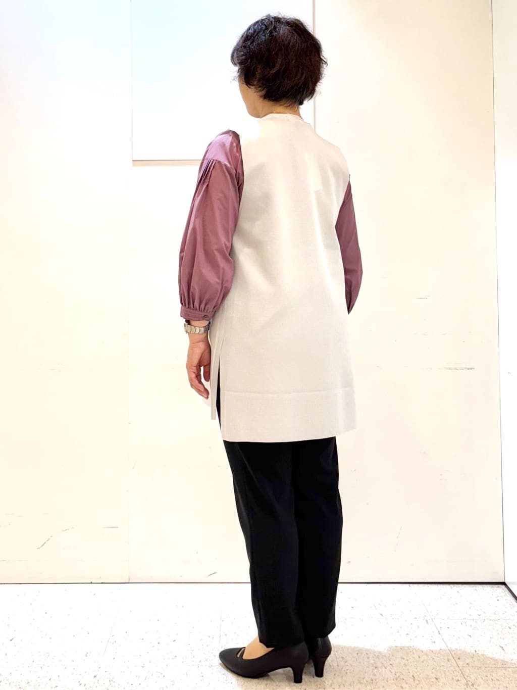 ヤスコさんの「Reflect｜【程よいゆとり感／体型カバー】ピンタックデザインシャンブレーブラウス」を使ったコーディネート