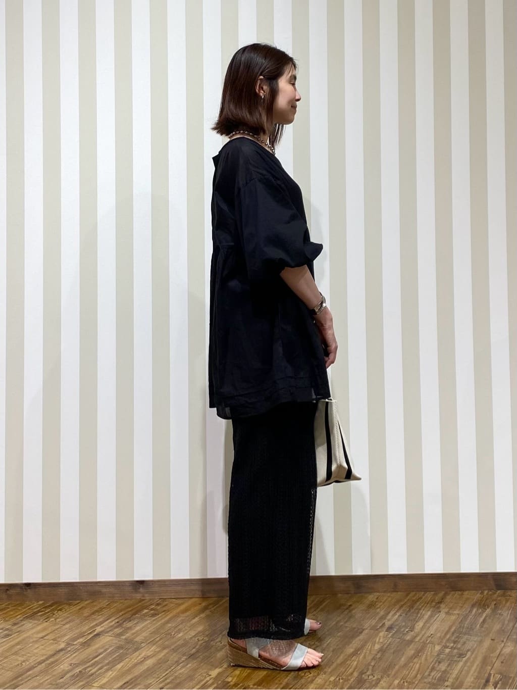 SAOさんの「SHOO･LA･RUE｜【S-LL】一枚で着映え バルーンスリーブブラウス」を使ったコーディネート