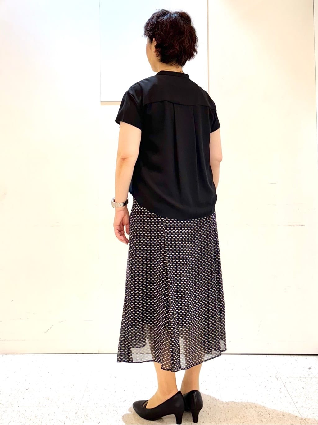 ヤスコさんの「Reflect｜【インナーに◎／すっきり見え！長め丈】タックデティールブラウス」を使ったコーディネート