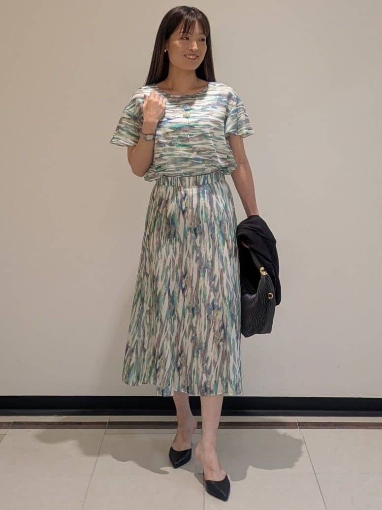 mikiさんの「COUP DE CHANCE｜【手洗い可／日本製】プリント柄ブラウス」を使ったコーディネート
