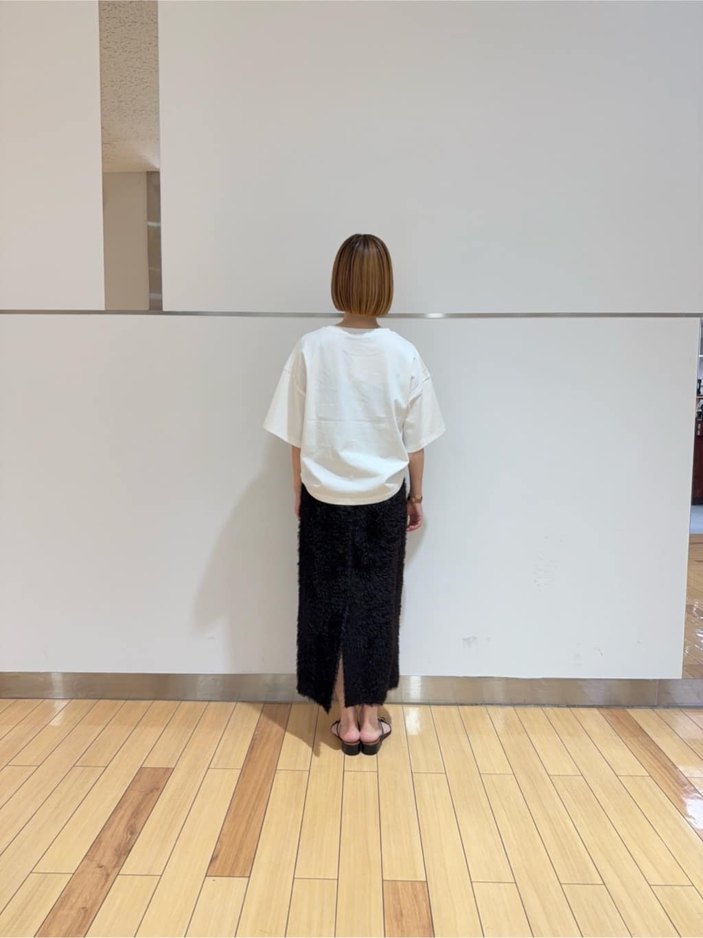 あやさんの「UNTITLED｜【コットン100/ゆったり/ショート丈/洗える】ベロアロゴTシャツ」を使ったコーディネート