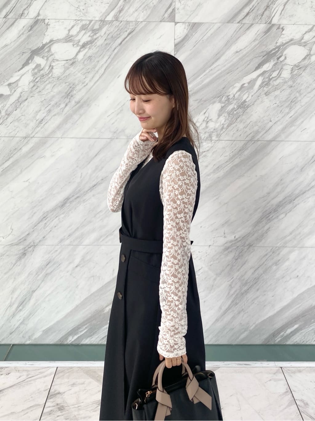 みさかさんの「index｜トレンチディティールワンピース【洗濯機OK／イージーアイロン／防シワ】」を使ったコーディネート