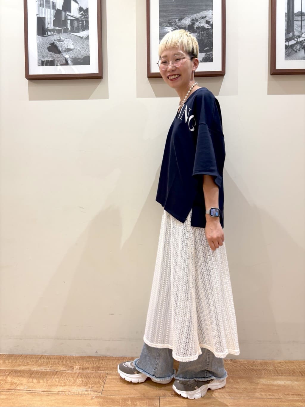 Ayumiさんの「SHOO･LA･RUE｜【洗える】Vネックですっきり見え ロゴトップス」を使ったコーディネート