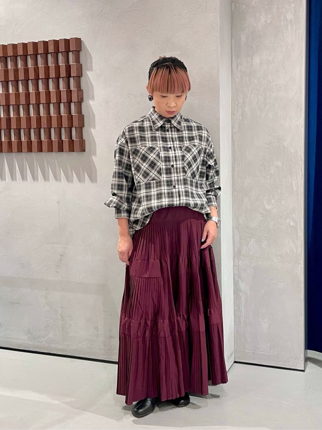 KOUさんの「INDIVI｜オンブレチェックシャツ」を使ったコーディネート