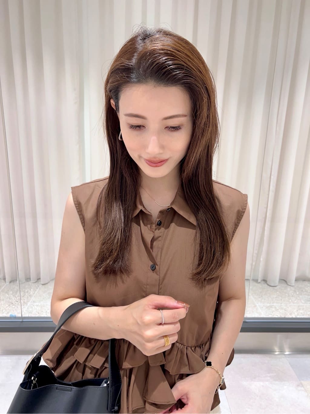 maiさんの「OPAQUE.CLIP｜《Can Cam掲載》裾ラッフルフリルシャツ【洗濯機洗い可】」を使ったコーディネート