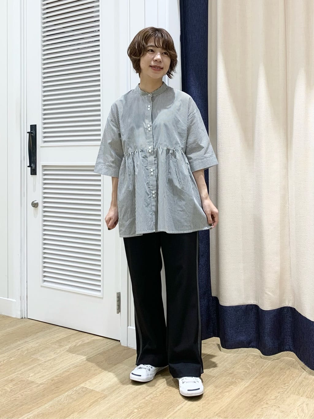 IMARIさんの「Dessin｜【洗える／体型カバー】バンドカラーペプラムブラウス」を使ったコーディネート