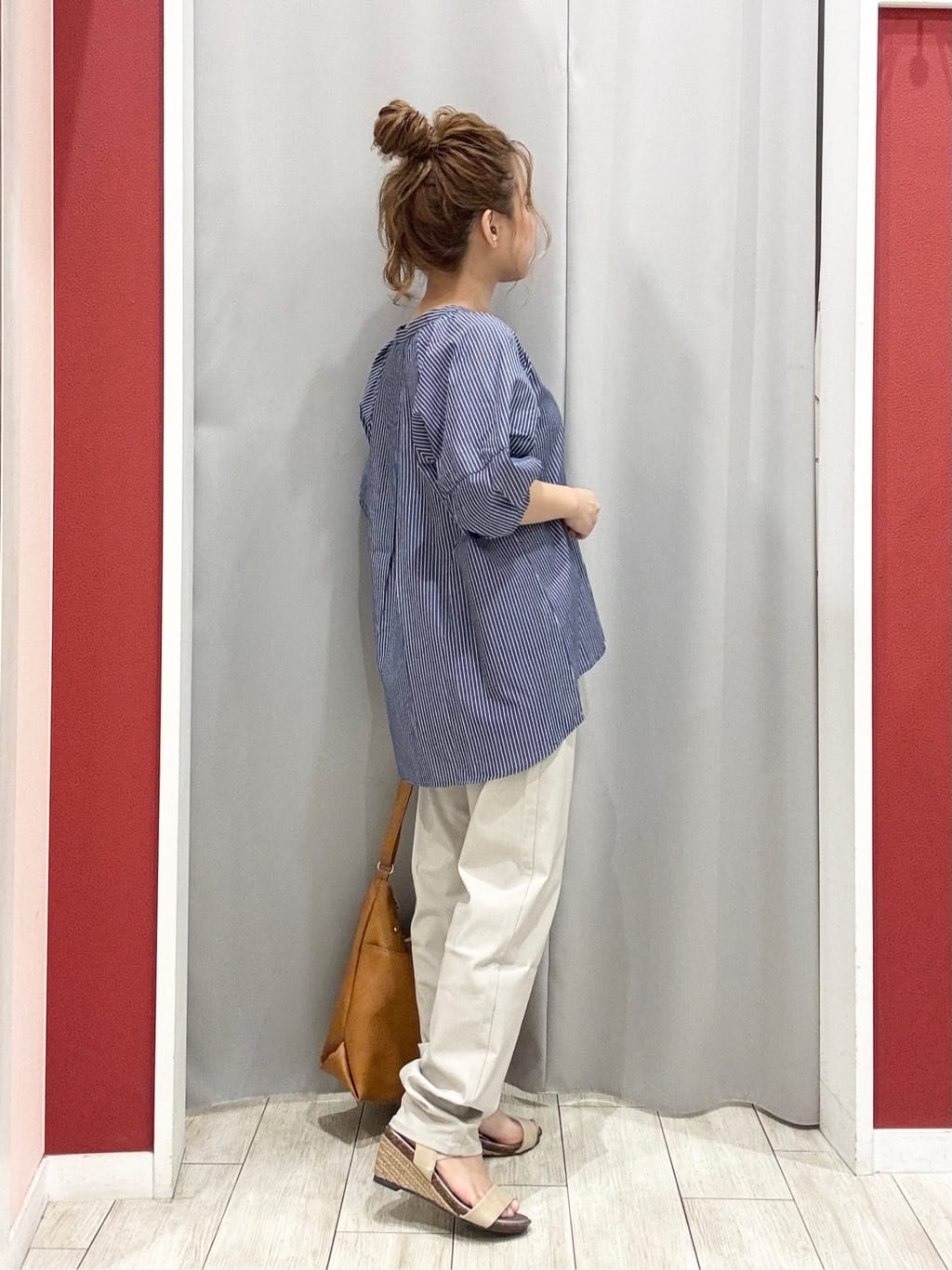 shioさんの「SHOO･LA･RUE｜【S-LL/洗濯後しわになりにくい】ランタンスリーブで女性らしく 5分袖スキッパーブラウス」を使ったコーディネート
