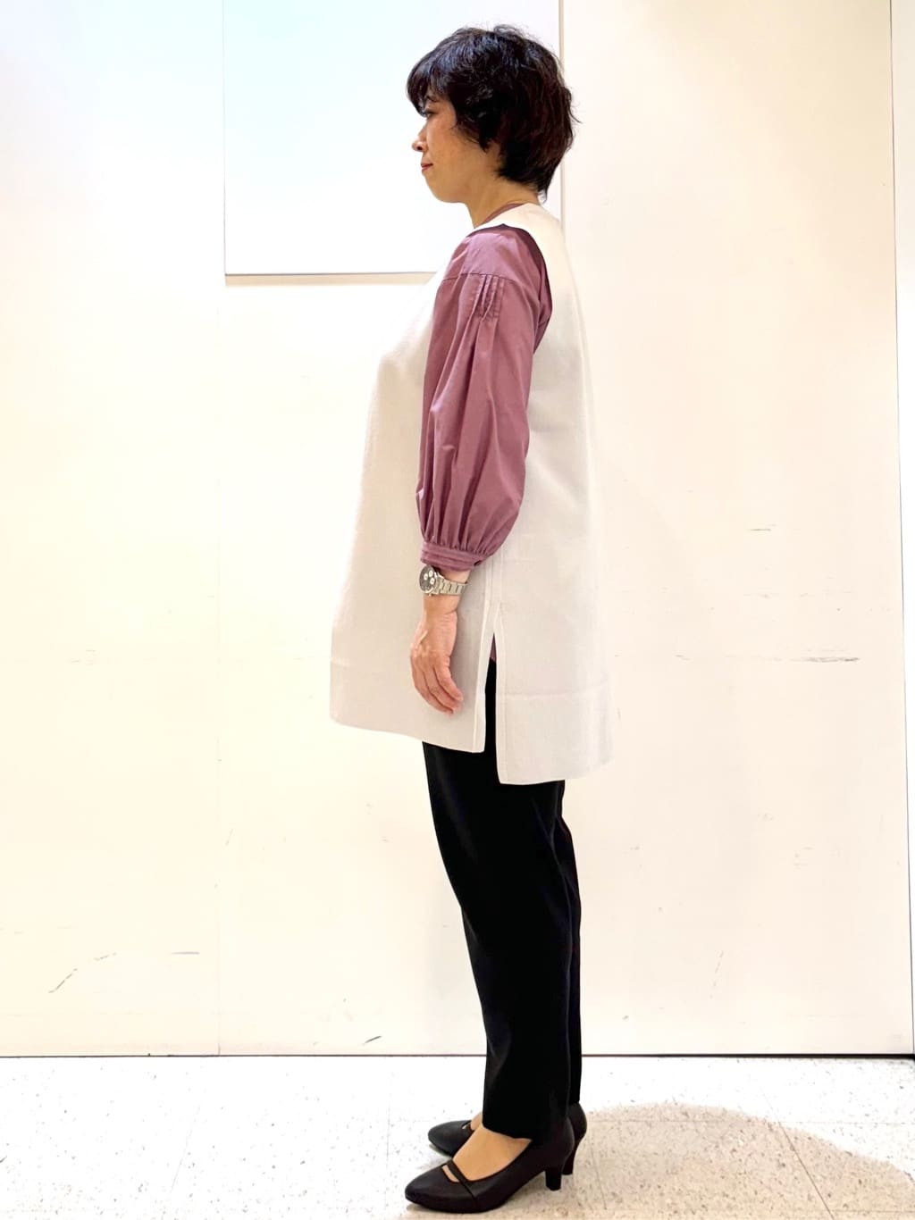 ヤスコさんの「Reflect｜【程よいゆとり感／体型カバー】ピンタックデザインシャンブレーブラウス」を使ったコーディネート