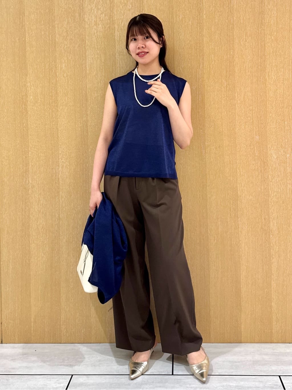 nanaさんの「UNTITLED｜【アンサンブル可/洗える】シアーノースリーブ プルオーバー」を使ったコーディネート