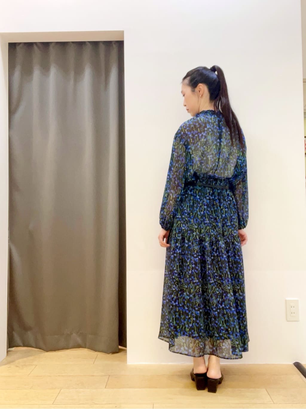 yukoさんの「INDIVI｜【秋映え柄/セットアップ可能】フラワーシフォンブラウス」を使ったコーディネート