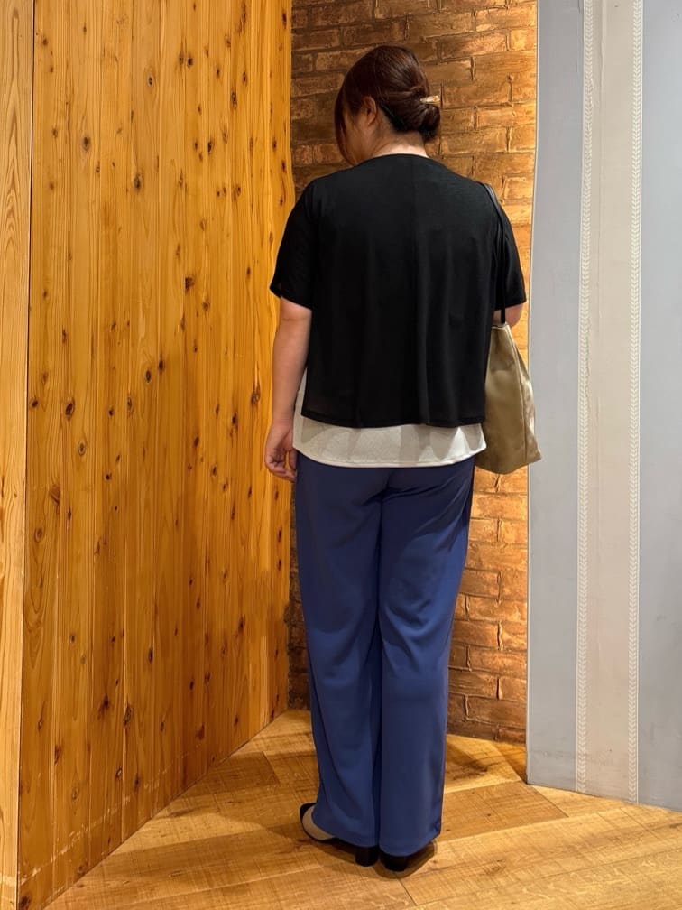 ゆかぴさんの「SHOO･LA･RUE｜【S-LL/ストレッチ】脚のラインを拾いにくい スマートワイドパンツ」を使ったコーディネート