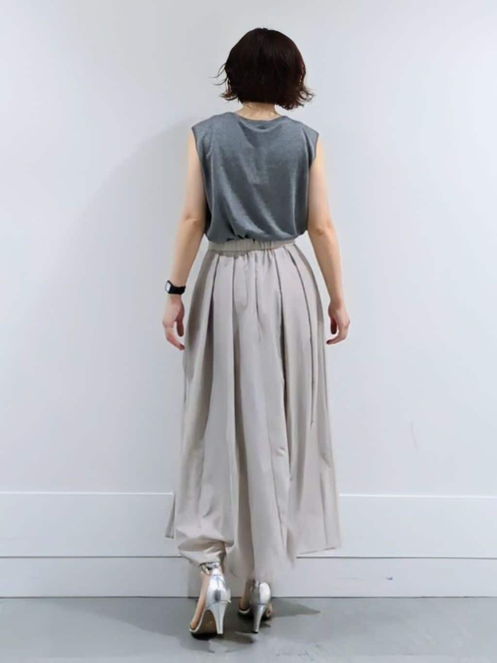 ミズタさんの「UNTITLED｜【アンサンブル可/洗える】シアーノースリーブ プルオーバー」を使ったコーディネート