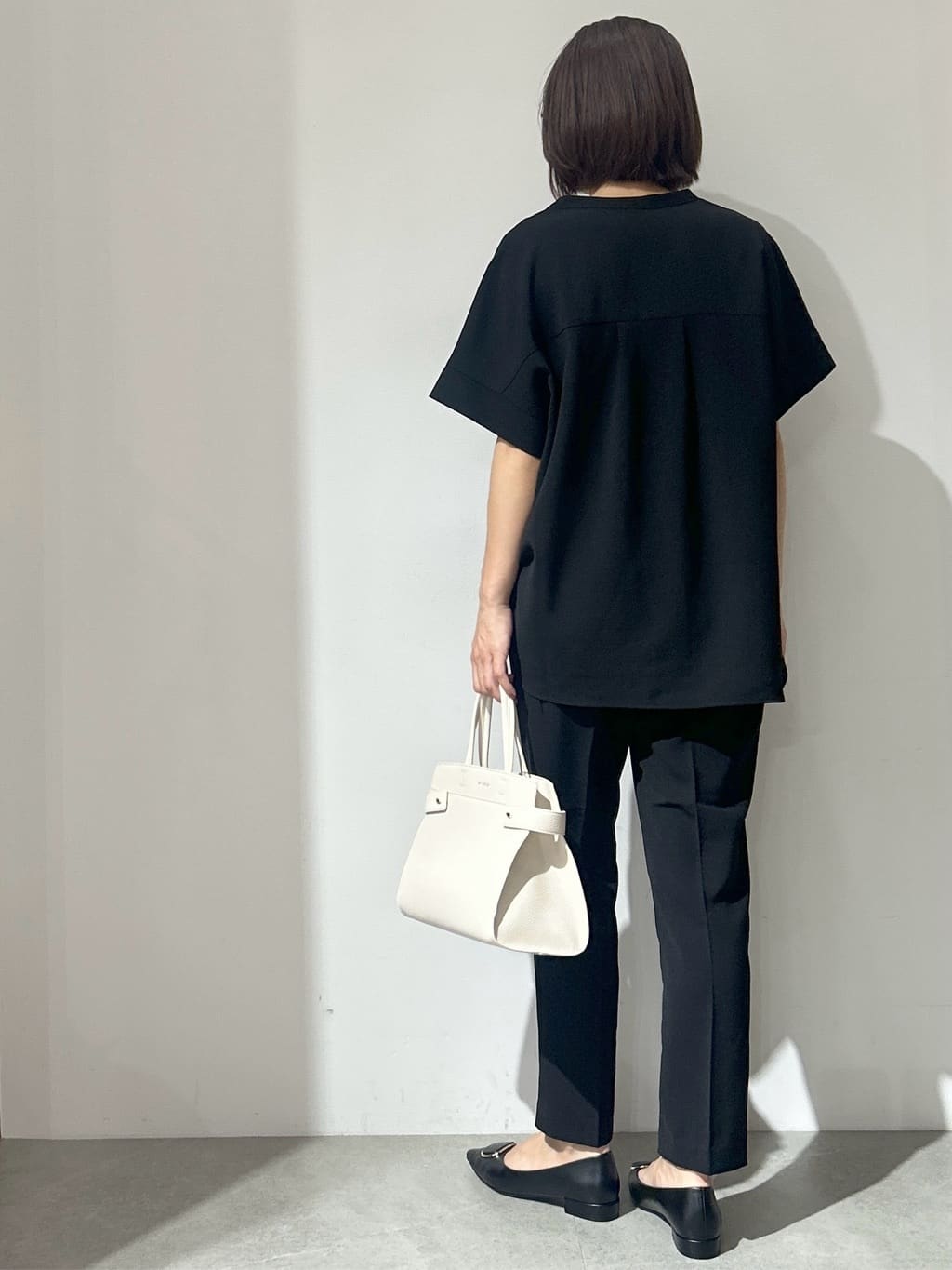 NAKAさんの「OPAQUE.CLIP｜《5色展開／SS-LLサイズ》スキッパー金ボタンブラウス／セットアップ対応【防シワ／ストレッチ／洗濯」を使ったコーディネート