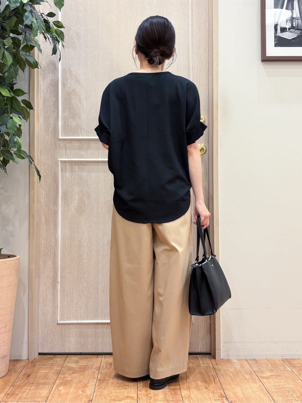 なみさんの「SHOO･LA･RUE｜【洗える】お袖のタックがアクセント インせず着られる さらさらドルマントップス」を使ったコーディネート