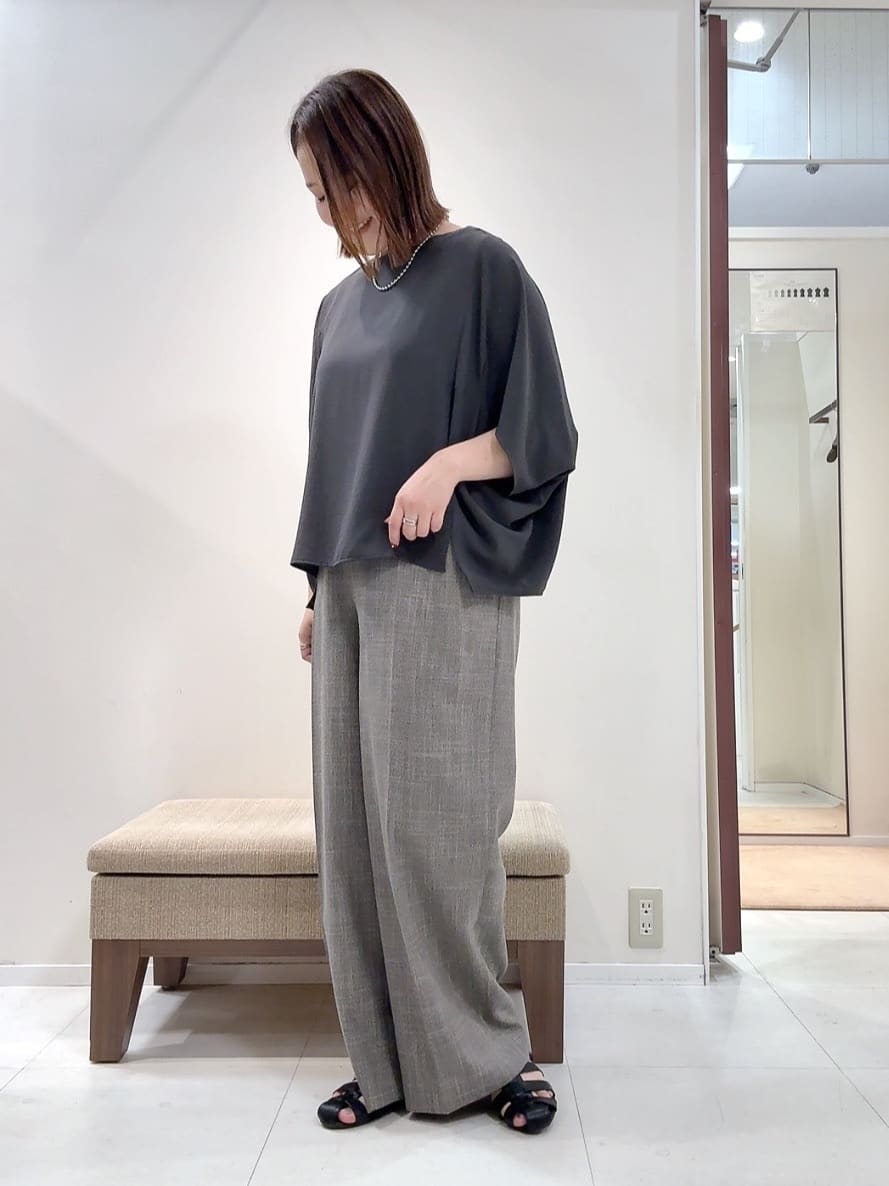 YUIさんの「UNTITLED｜【セットアップ可/洗える】梳毛調合繊2タックワイドパンツ」を使ったコーディネート