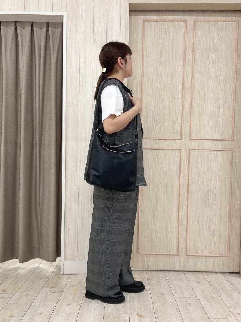 akiさんの「SHOO･LA･RUE｜【S-LL/セットアップ可/洗濯後しわになりにくい】ダブルベスト」を使ったコーディネート