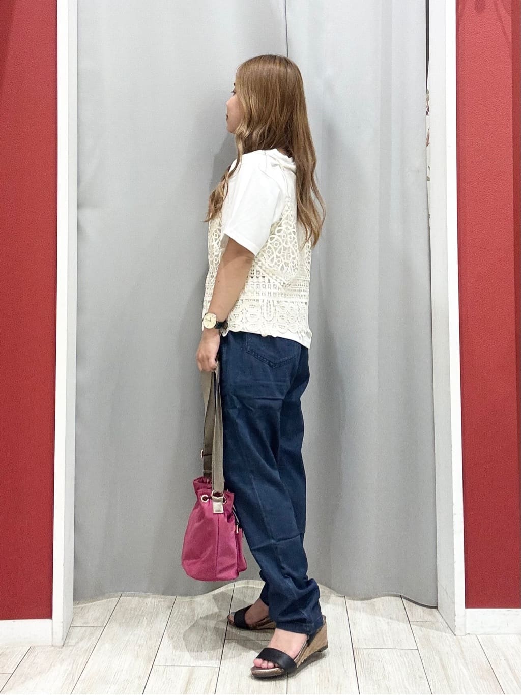 shioさんの「SHOO･LA･RUE｜【2点セット/ひんやり】レースビスチェ＋Tシャツ」を使ったコーディネート