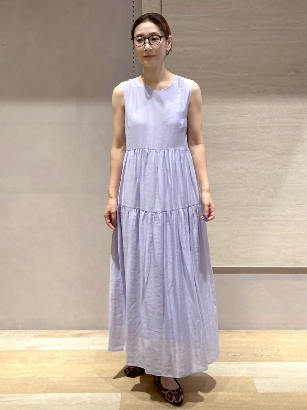 たけねぇさんの「OPAQUE.CLIP｜麻混シアーギャザーティアードワンピース【洗濯機洗い可】」を使ったコーディネート