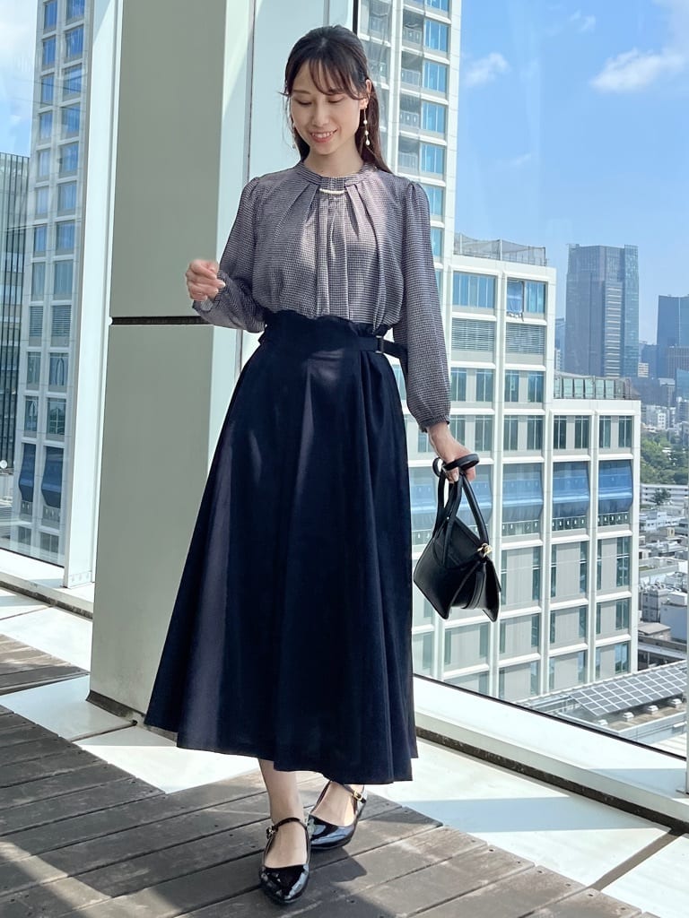 はばさんの「Couture brooch｜【大人可愛い・パール取り外し・通勤】・タックタイチェック柄ブラウス」を使ったコーディネート