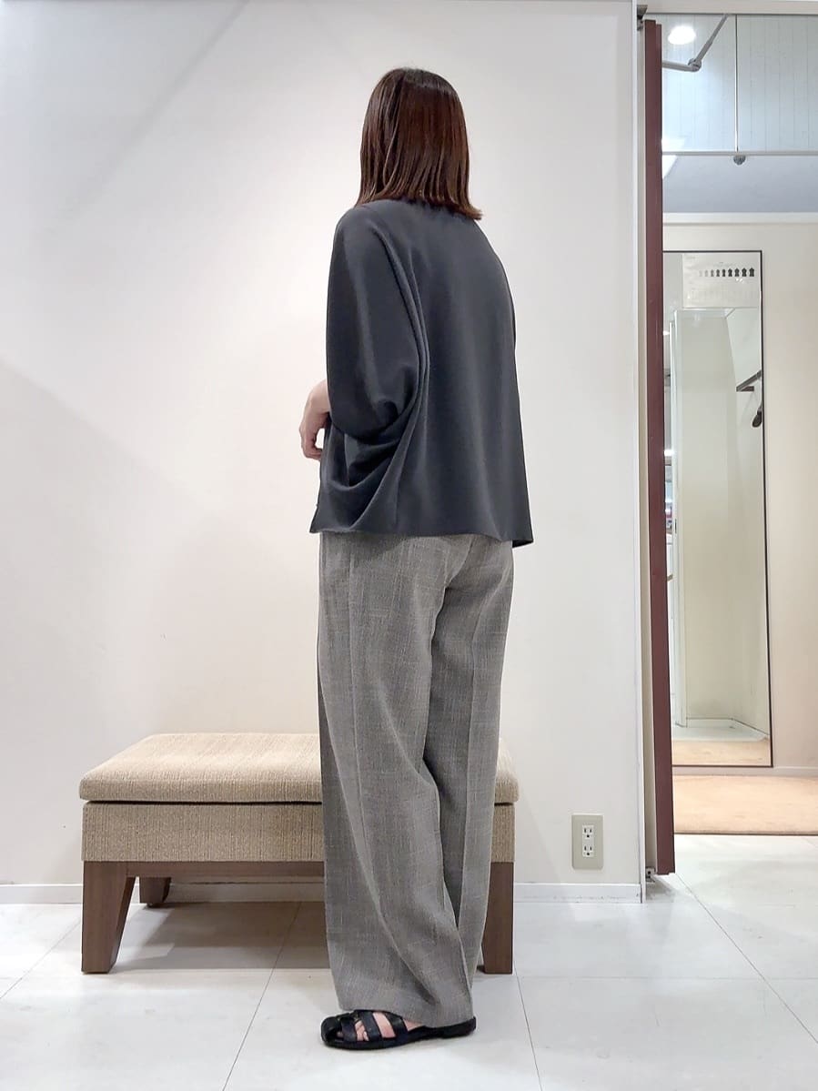 YUIさんの「UNTITLED｜【セットアップ可/洗える】梳毛調合繊2タックワイドパンツ」を使ったコーディネート