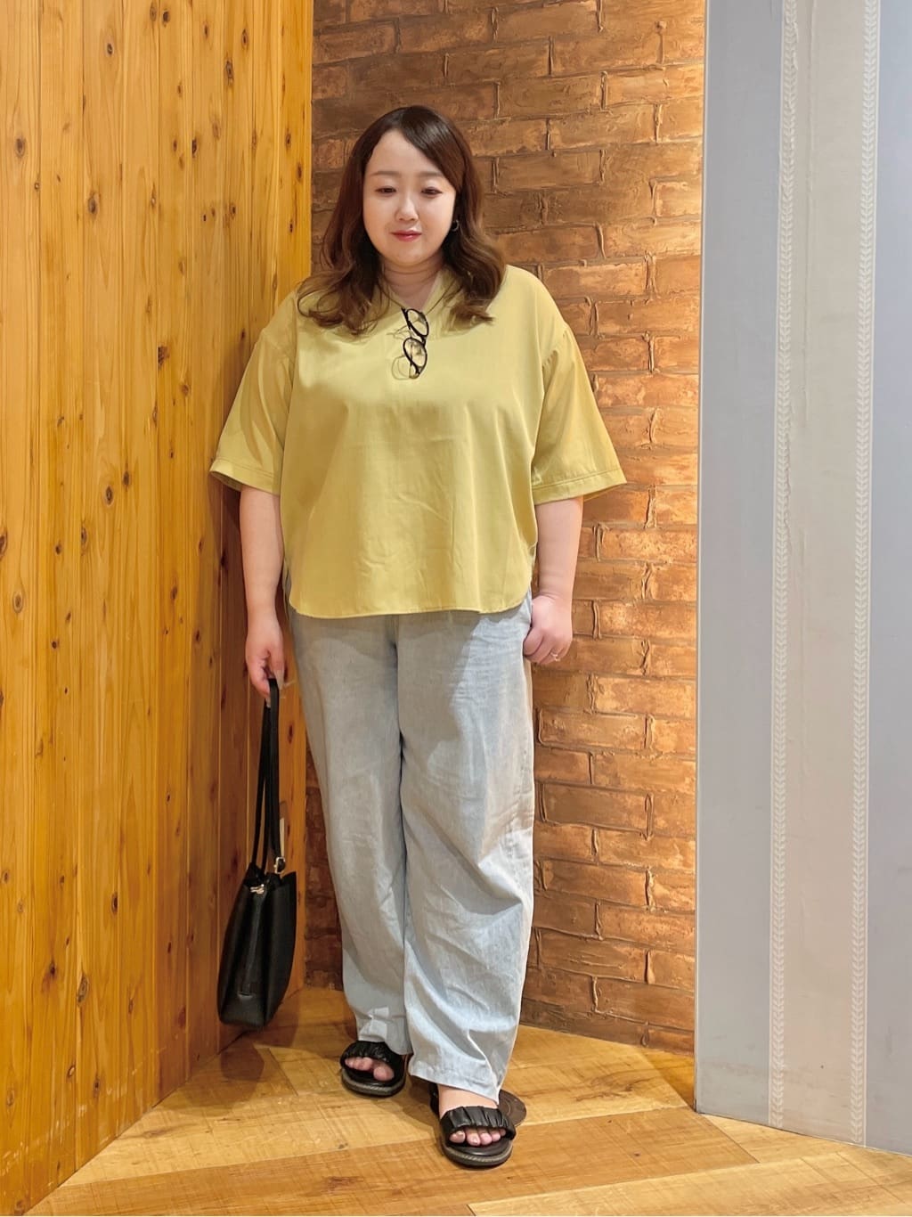 Risaさんの「SHOO･LA･RUE｜【S-LL/洗濯後しわになりにくい】バックギャザーがアクセント スッキパーブラウス」を使ったコーディネート