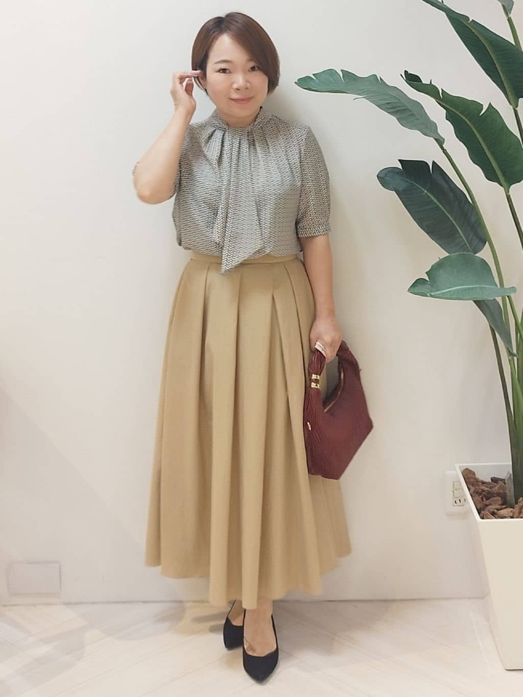 s u g iさんの「UNTITLED｜【通勤/オフィス】ジオメ柄ボウタイブラウス」を使ったコーディネート