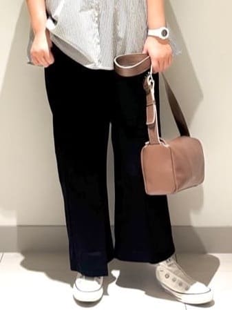 Liriさんの「Dessin｜【洗える／体型カバー】バンドカラーペプラムブラウス」を使ったコーディネート