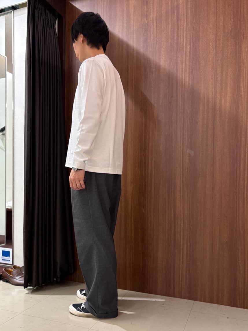 かたやまさんの「TAKEO KIKUCHI｜【尾州織】ブリスタ Vネック カットソー」を使ったコーディネート