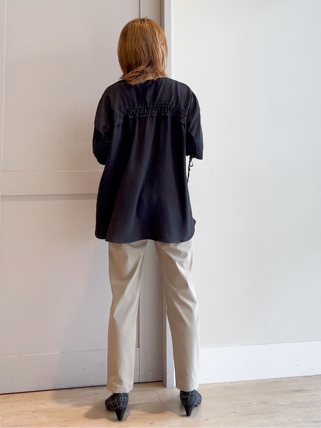 yamakoさんの「grove｜後ろ姿で魅せる　バックドロストシャーリングTシャツ」を使ったコーディネート