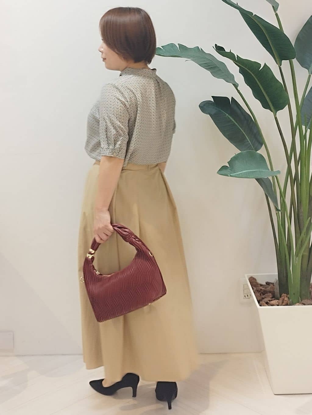 s u g iさんの「UNTITLED｜【通勤/オフィス】ジオメ柄ボウタイブラウス」を使ったコーディネート