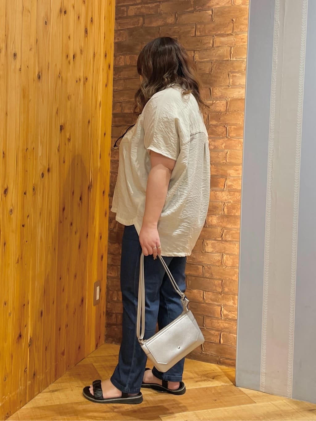 Risaさんの「SHOO･LA･RUE｜【洗える/S-LL/5分袖】1枚でも羽織としても。さらさらドレープシャツ」を使ったコーディネート