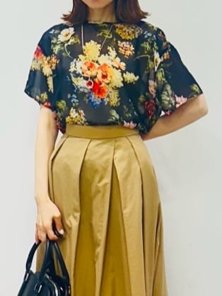 Miwaさんの「UNTITLED｜【セットアップ可/花柄エレガント】アンティークフラワー柄ブラウス」を使ったコーディネート