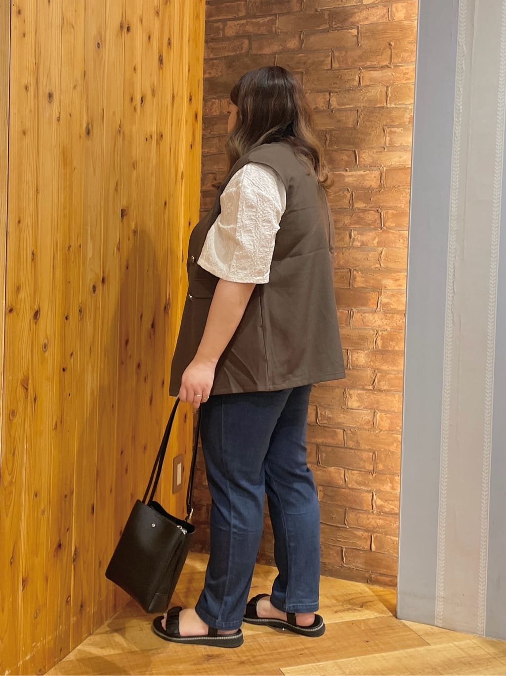 Risaさんの「SHOO･LA･RUE｜【5分袖】大人の魅力を惹きたてる レースカットソー」を使ったコーディネート