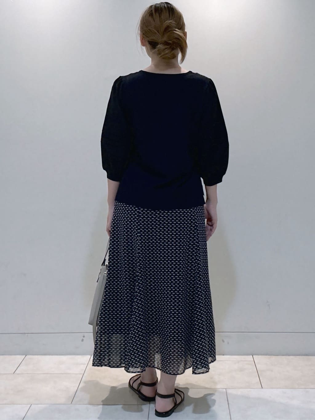 S&auml;K&iuml;さんの「Reflect｜【WEB先行カラーあり／手洗い可】ジョーゼットスリーブ&times;ニット」を使ったコーディネート
