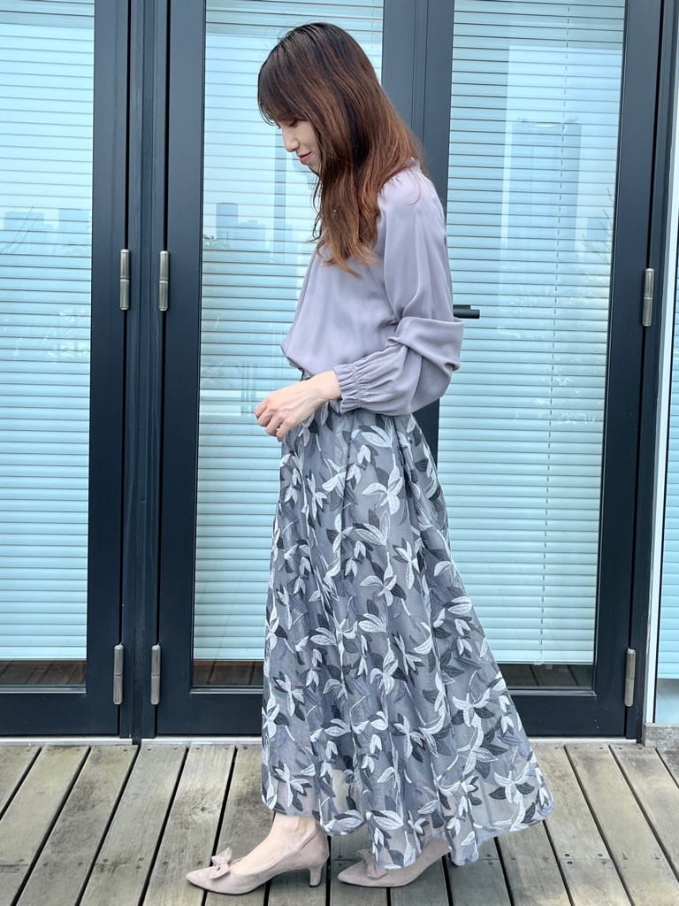 はばさんの「Couture brooch｜【きれいめ・通勤】RTピケ前後2WAYシャーリングブラウス」を使ったコーディネート