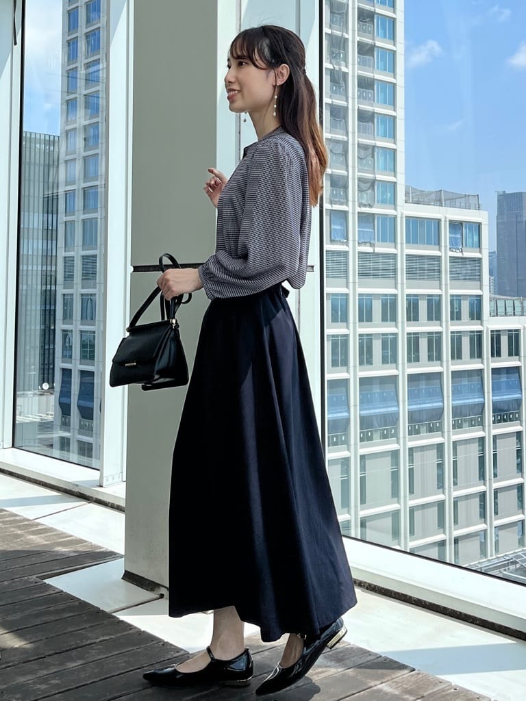はばさんの「Couture brooch｜【大人可愛い・パール取り外し・通勤】・タックタイチェック柄ブラウス」を使ったコーディネート