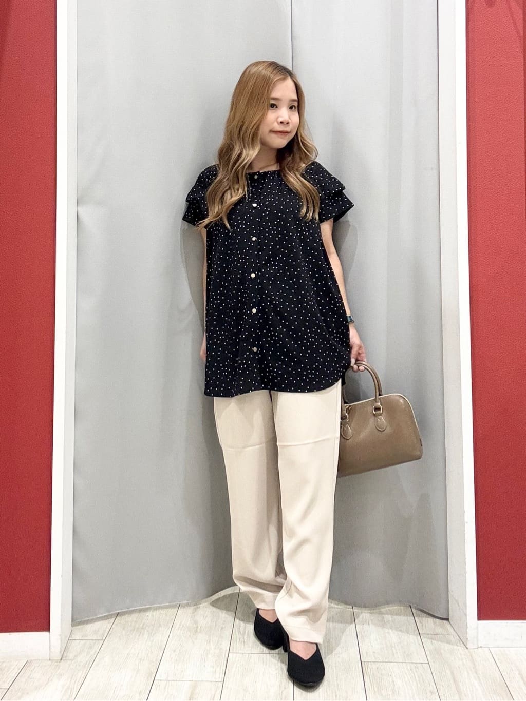 shioさんの「SHOO･LA･RUE｜【S-LL/ひんやり】きちんと見えで好印象 ドット柄デザイントップス」を使ったコーディネート