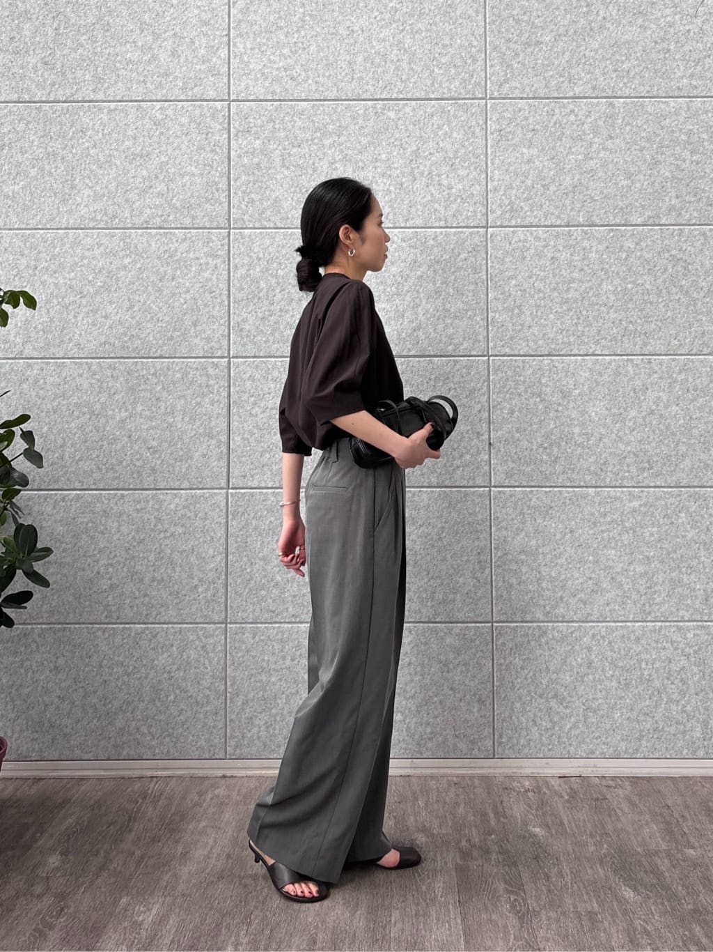 ひなさんの「INDIVI｜ボトルネックブラウス」を使ったコーディネート