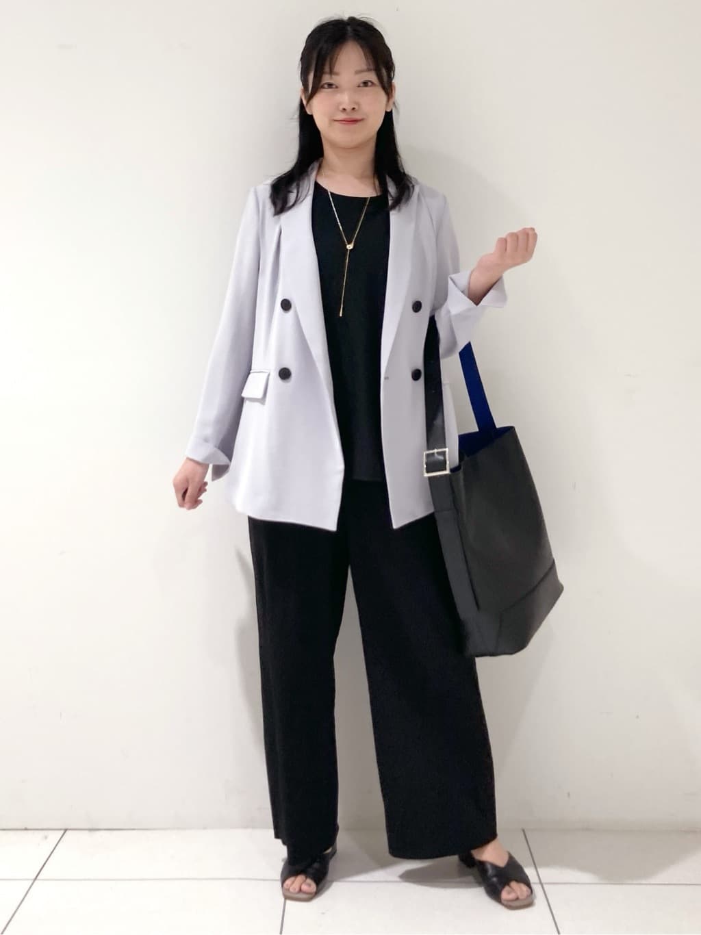 momokoさんの「INDIVI｜【着る日傘／遮熱／UVケア】ダブルジャケット」を使ったコーディネート
